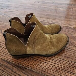 BORN Suede Ankle Booties Women's Size 8M Brown tan Side Zip Low Heel
